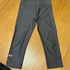Under‎ Armour grey compression capri leggings small